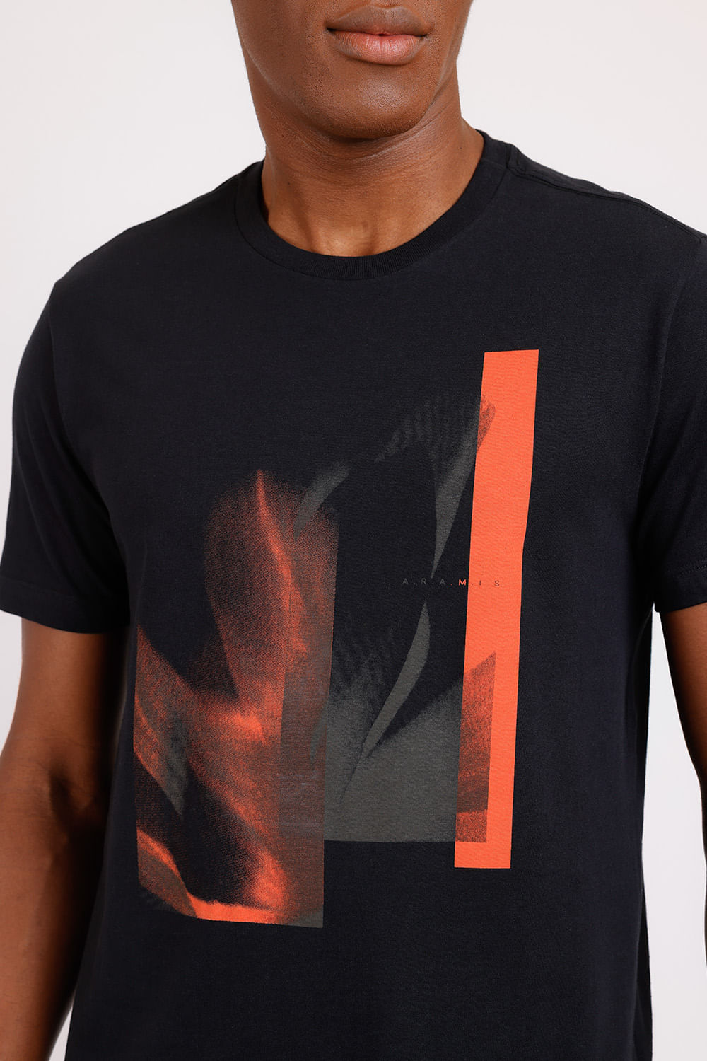 Camiseta Manga Curta Estampa Flor Fragmentos Preto