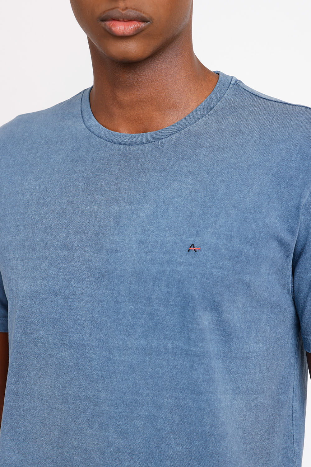 Camiseta Manga Curta Básica Bordado Azul Escuro