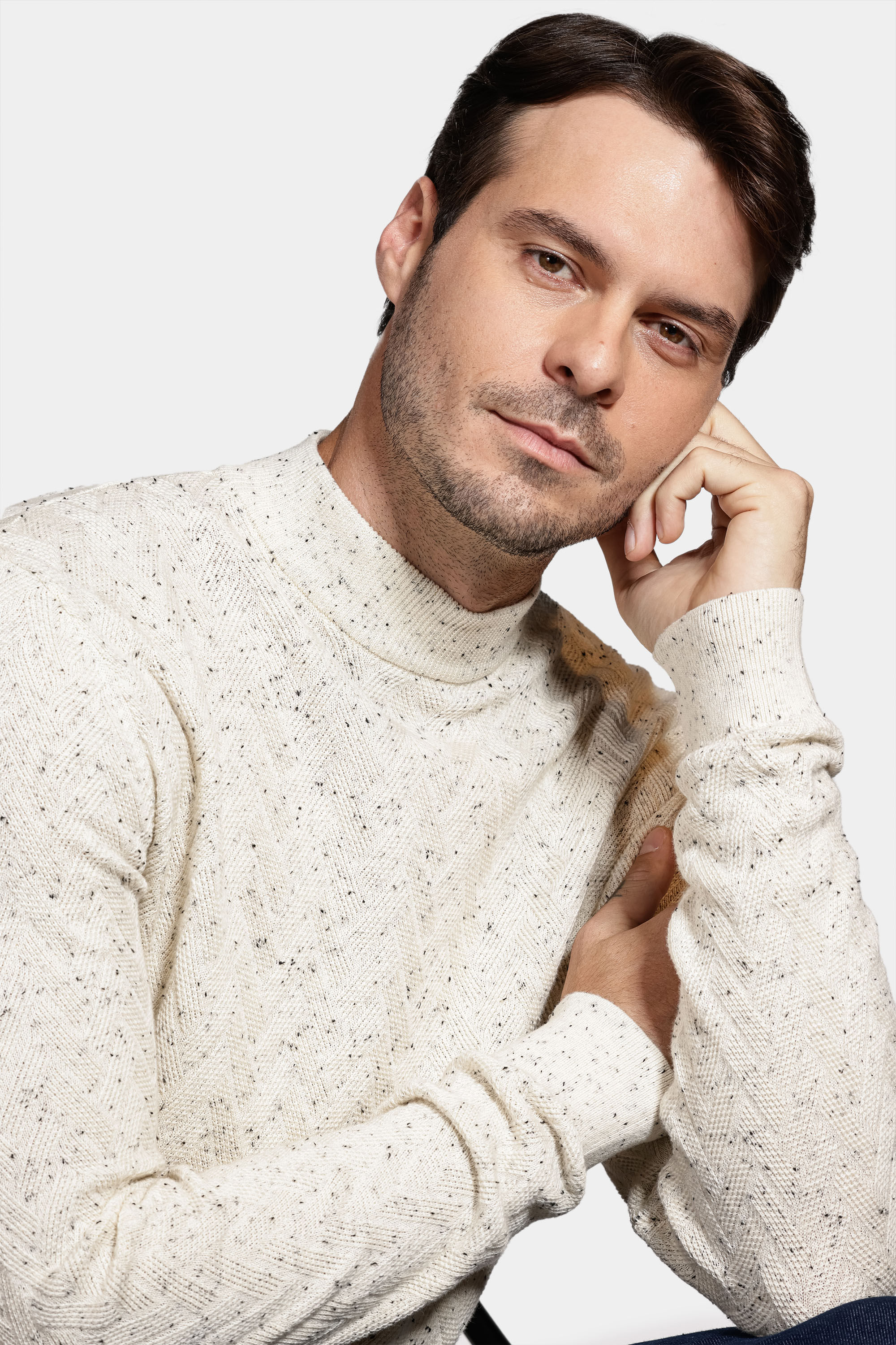 Tricot Manga Longa Gola Midi Botone Off White Com Preto