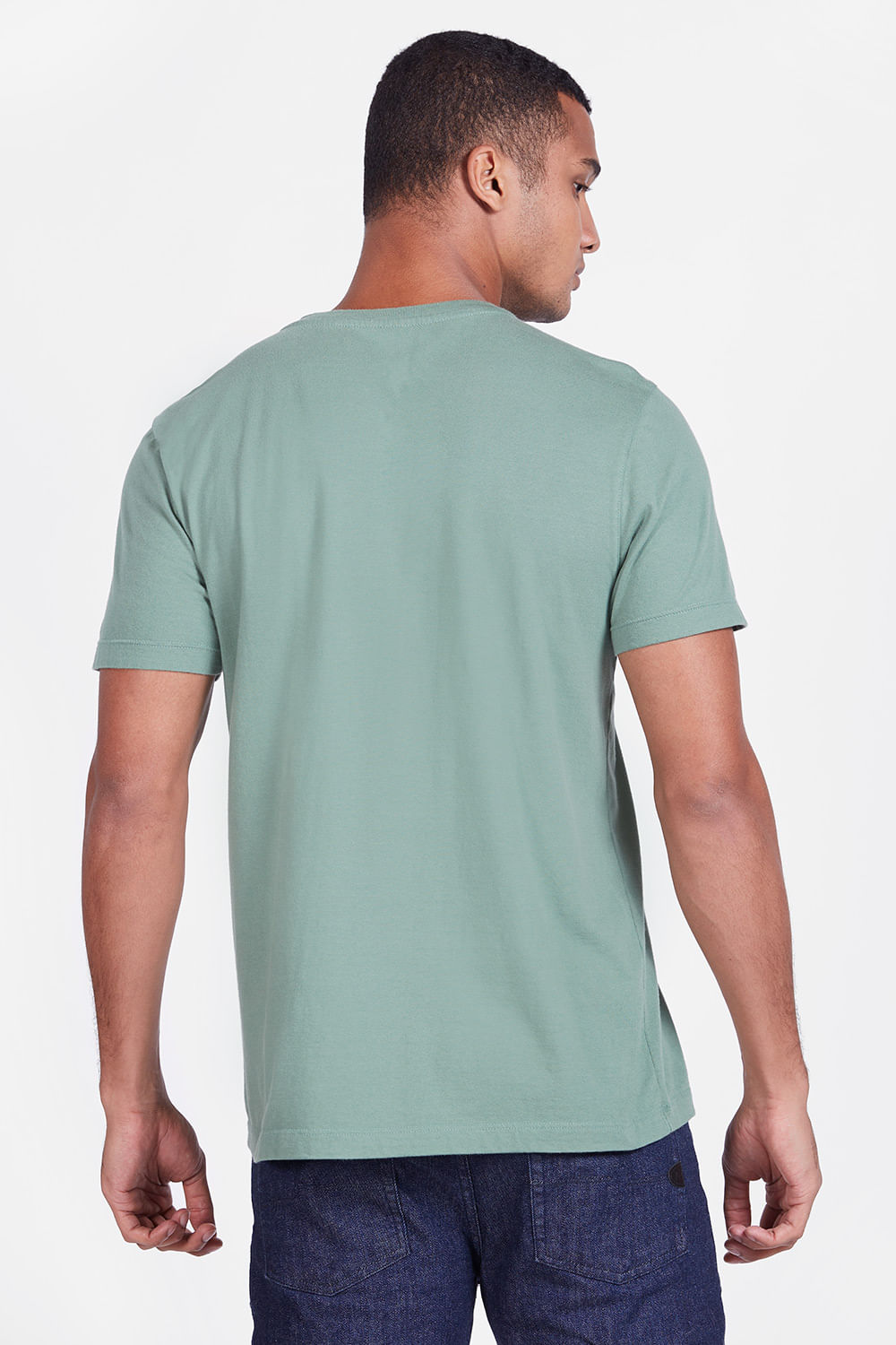 Camiseta Básica Malha Regular Verde Folha
